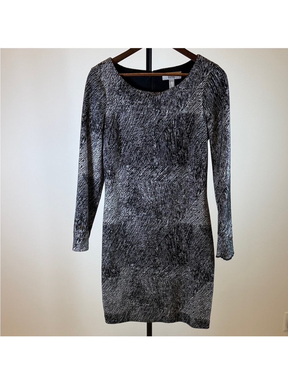 Badgley Mischka Black and White Long Sleeve Sheath Dress